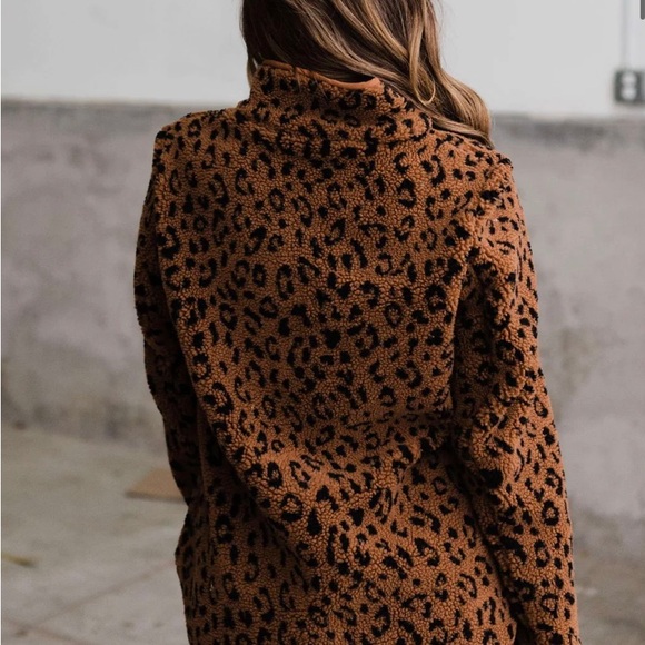 Leopard Print Sherpa Pullover - Picture 2 of 3